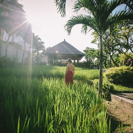 The Kirana Canggu Hotel Exterior photo