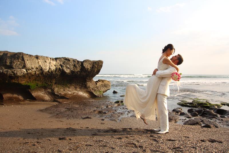 The Kirana Canggu Hotel Exterior photo