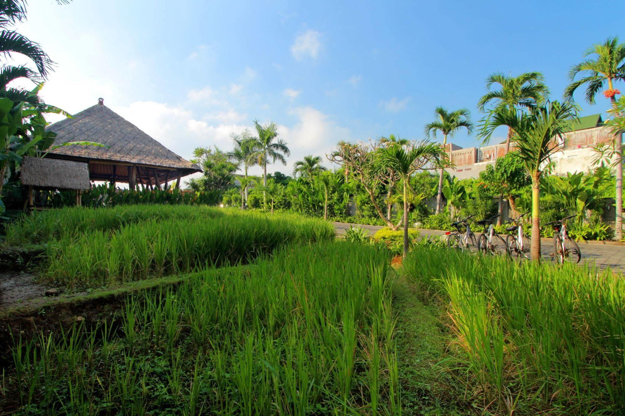 The Kirana Canggu Hotel Exterior photo